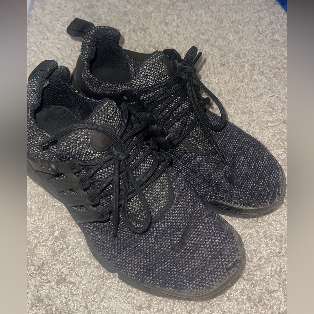 Triple Black Nike Air Prestos